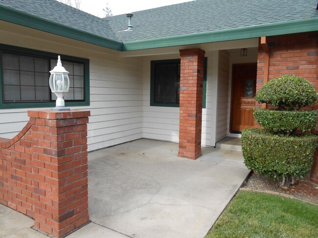 West Redding Home with Landscaping included - West Redding Home with Landscaping included