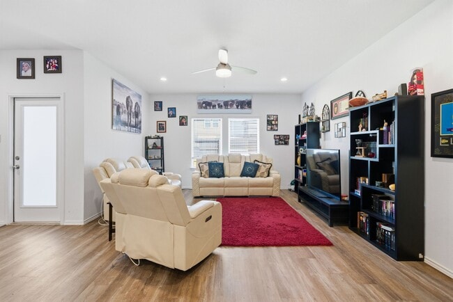 Photo - 4909 Hera Holw Dr