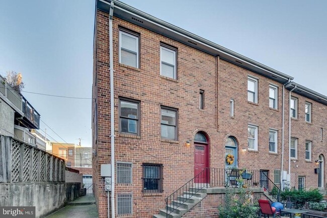 Photo - 830 S Howard St Townhome