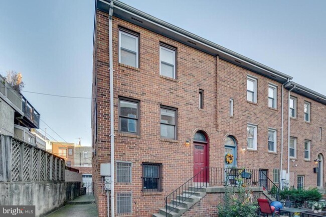 Building Photo - 830 S Howard St Rental