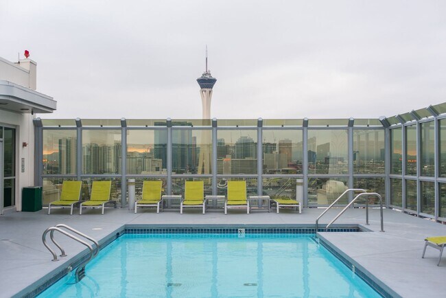 Photo - Modern Industrial Loft at Soho Lofts – 1BR/2BA High-Rise in the Arts District, City & Mountain Vi... Unidad 901