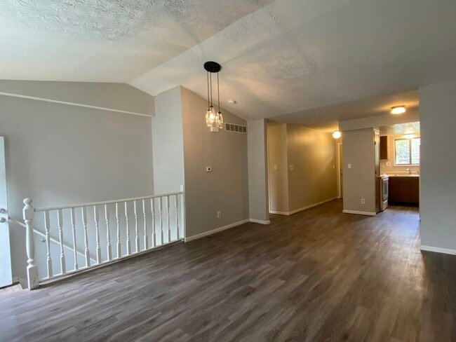 Building Photo - 103 Elkins Ln Rental