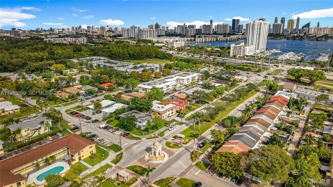 Photo - 2335 NE 172nd St Unidad 4