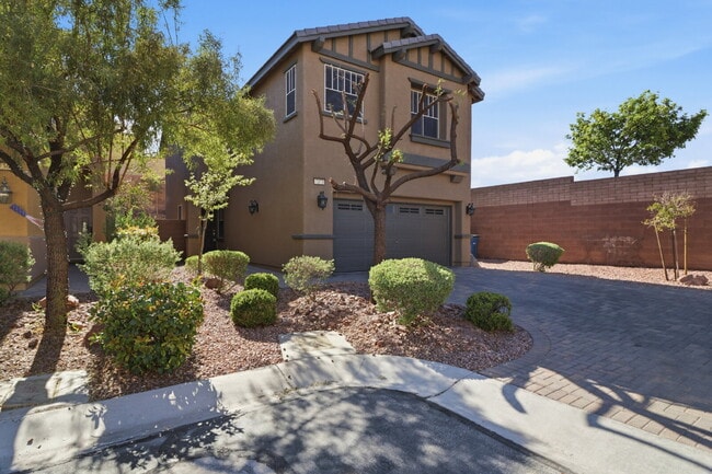 Photo - Available for Immediate Move-In! Discover this exceptionally well-maintained and cared-for corner...
