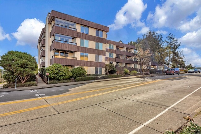 Photo - 3421 SW Roxbury St Unit 208