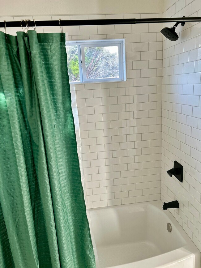 Photo - 1300 Phoenix Ct