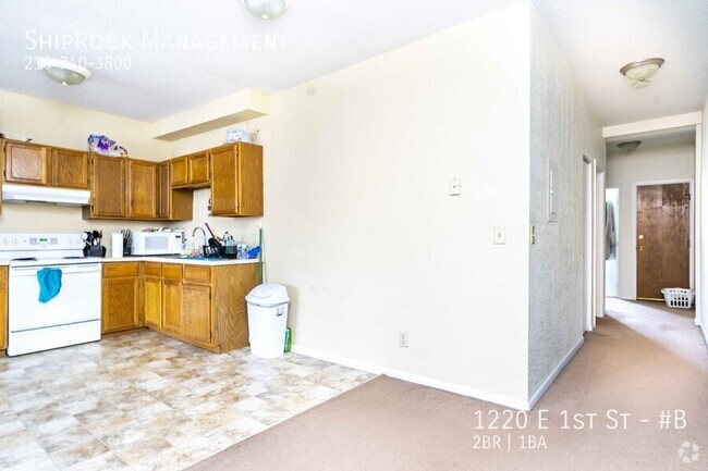 Building Photo - 1220 E 1st St Unit #B Rental