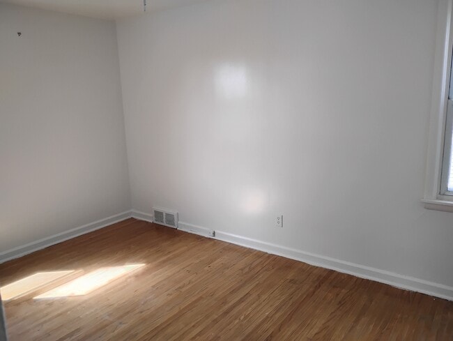 56 Delaney Ave Unit Lower
