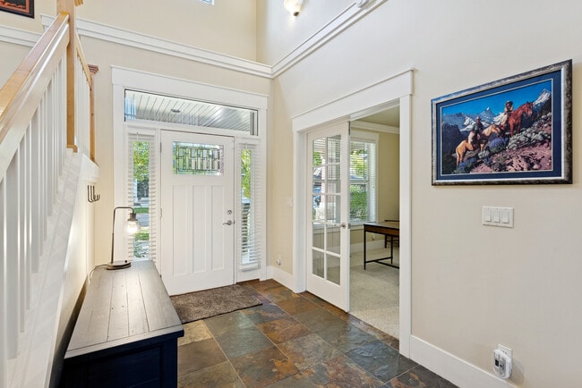 Photo - 541 Craftsman Way