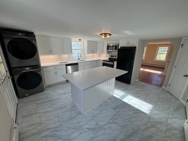 Building Photo - 456 Mattakeesett St Unit 3