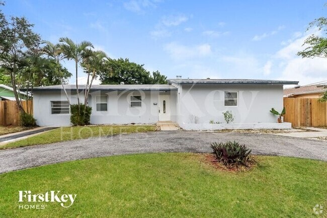 Building Photo - 811 Evergreen Dr Rental