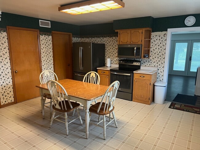 Photo - 5711 Reier Rd