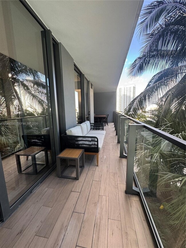 Photo - 88 SW 7th St Unidad 805