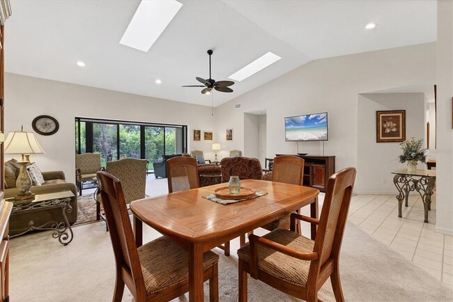 Photo - 3946 Wilshire Cir E