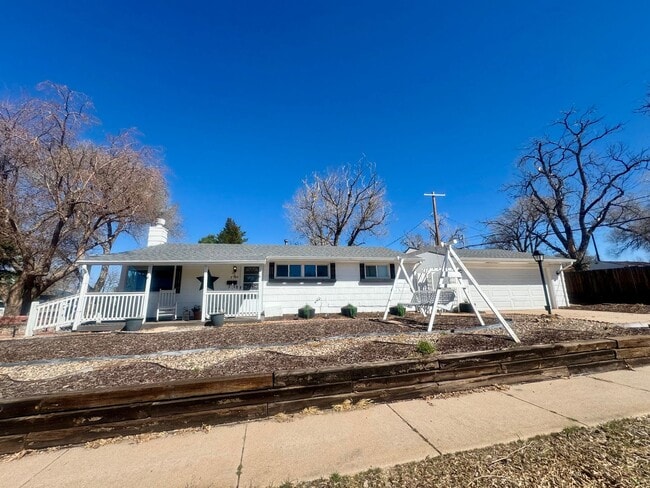 Building Photo - Charming 3 Bedroom in Knob Hill with views of Pikes Peak