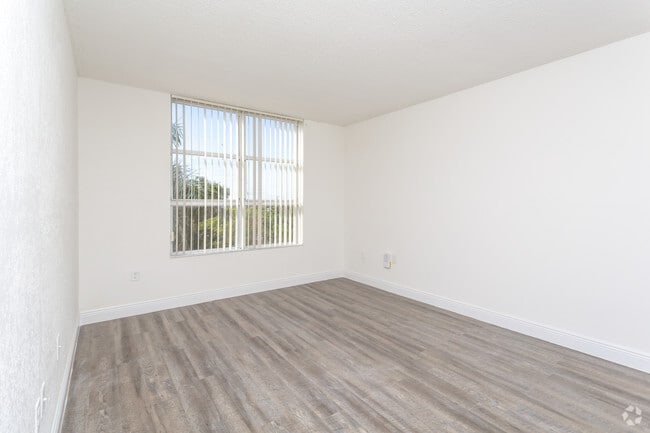 International Club Apartments