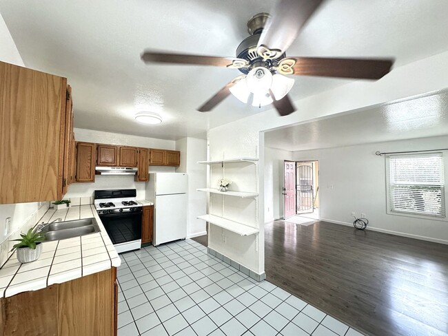 Building Photo - 1800 Unit E