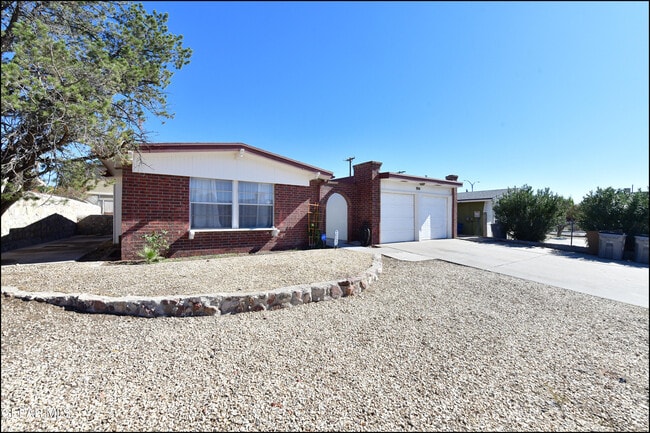 Photo - 904 Oneida Dr