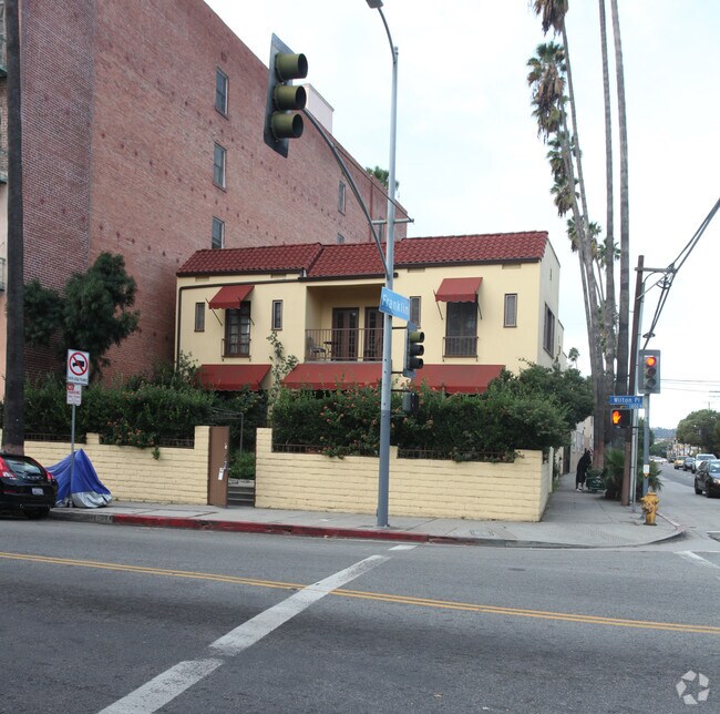 Photo - 1861 N Wilton Pl Apartments