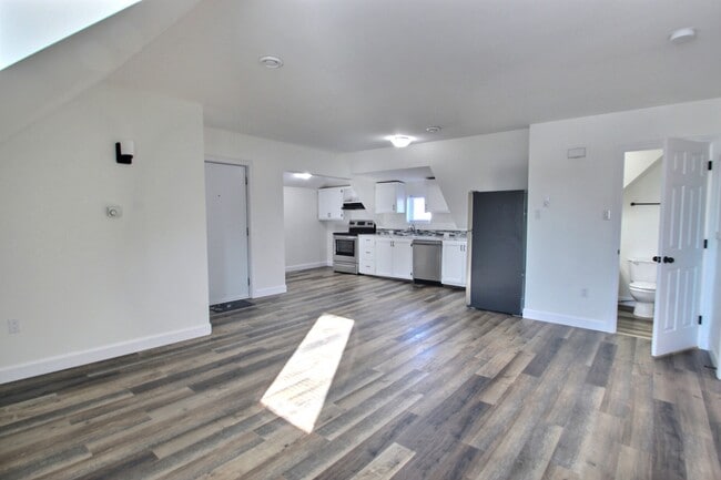 Photo - 153 St. George St Unité c