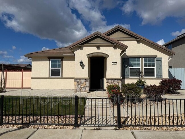 Building Photo - 1697 W Woodward Ave