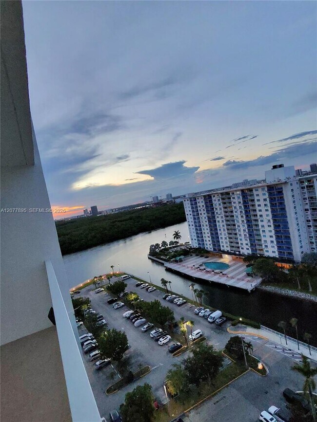 Photo - 500 Bayview Dr Unit 1723