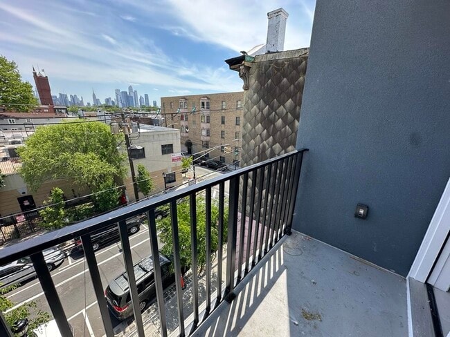 Photo - 4103 Palisade Ave Unit 2
