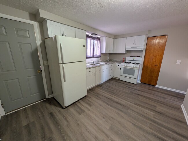 Photo - 1367 Wertz Ave SW