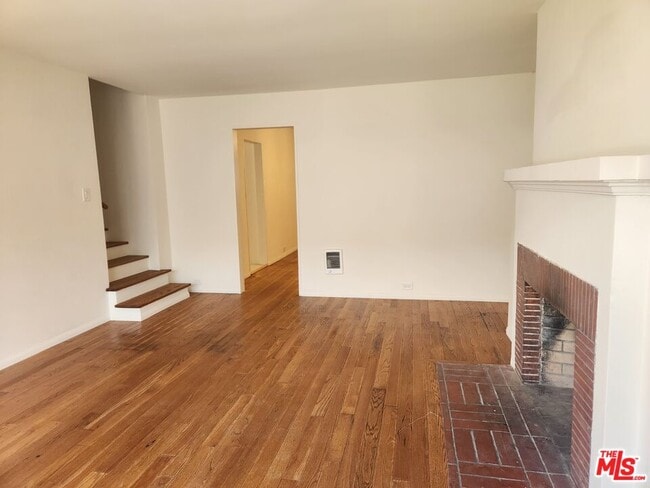 1234 1/2 Gordon St