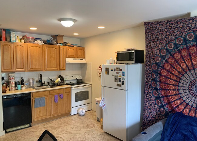 Building Photo - 88 Hammond St Unit 2 Rental