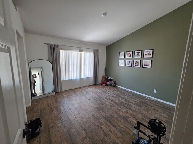 Building Photo - Bright & Spacious Family Home in a Private Gated Community