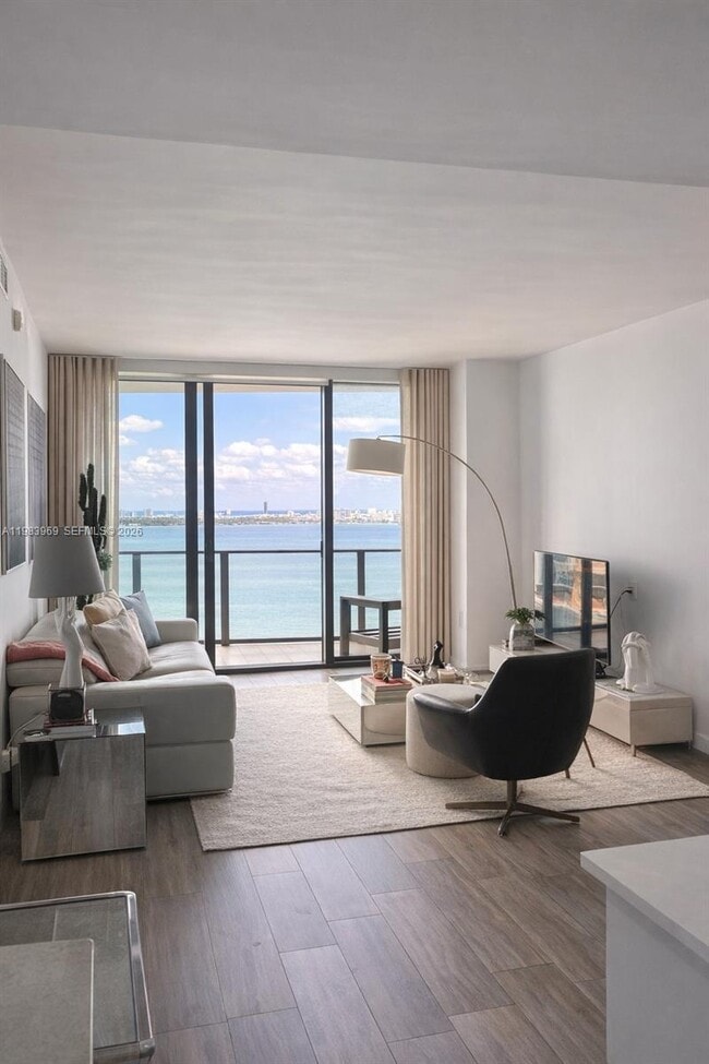 Photo - 460 NE 28th St Unidad 2807