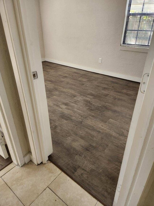 Photo - 5919 Oaklane Dr