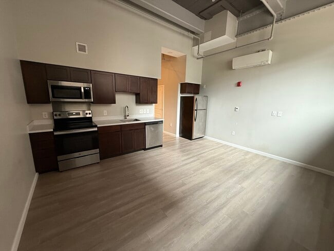 Building Photo - 6 Chatham St Unit 103 Rental