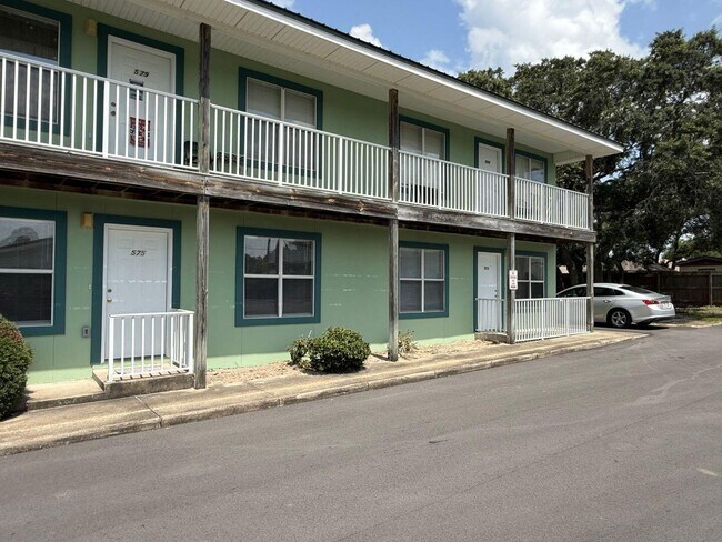 Photo - 565 Florosa Ct