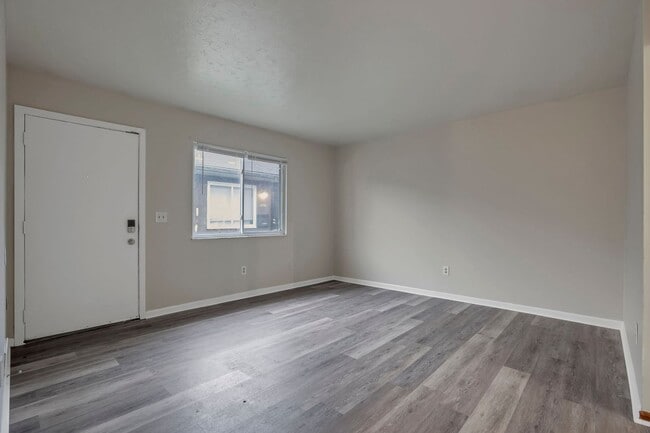 Photo - 2460-2462 Hiawatha St Unit 2460