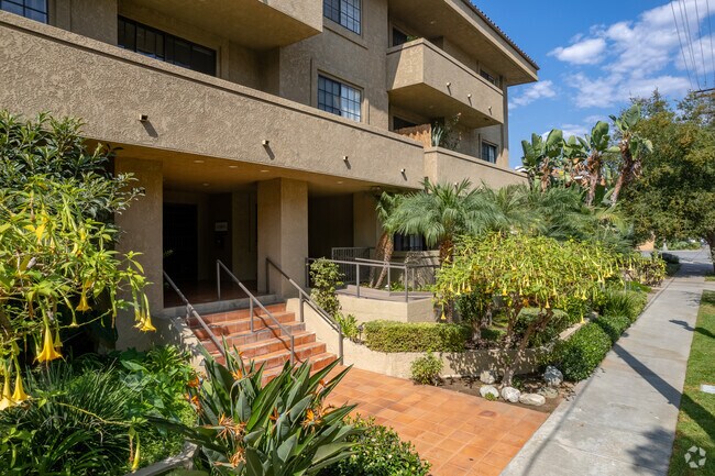 Photo - 221 S Oak Knoll Ave