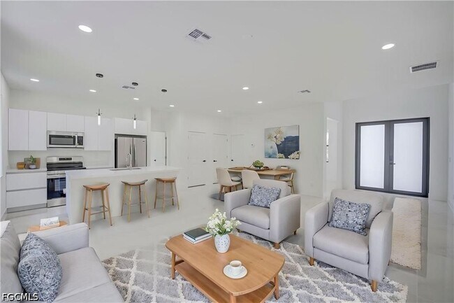 Photo - 3213 51st St W