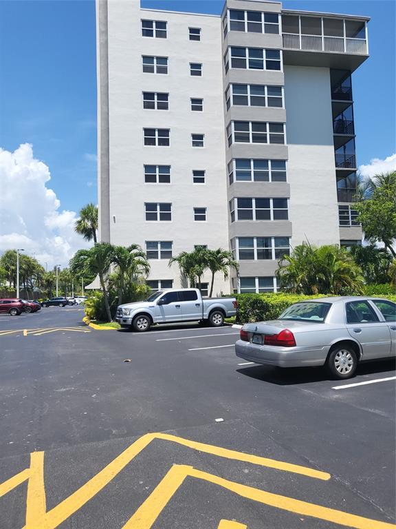 Building Photo - 1075 NE Miami Gardens Dr Unit 706-706 Rental
