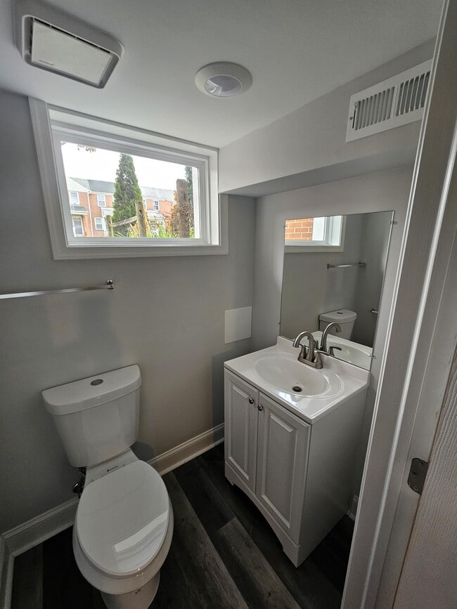 Photo - 6921 Holabird Ave