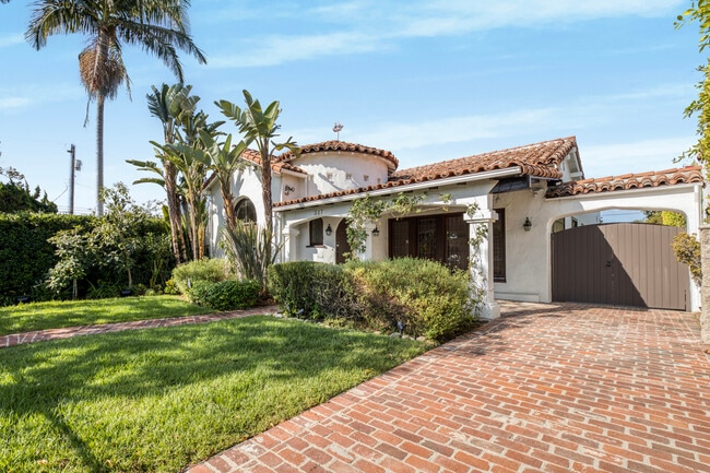 Building Photo - 327 N Kilkea Dr Rental