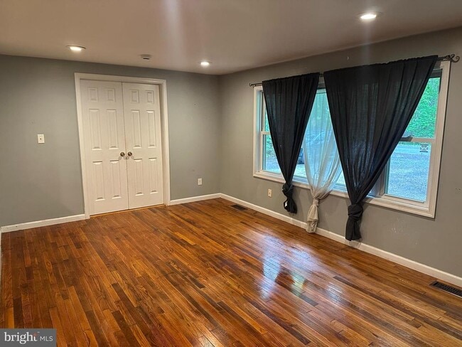 Photo - 421 Sawmill Ln