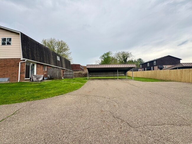 Photo - 7337 Seymour St NW