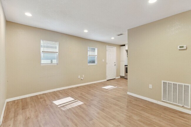5000 Huppel Ave