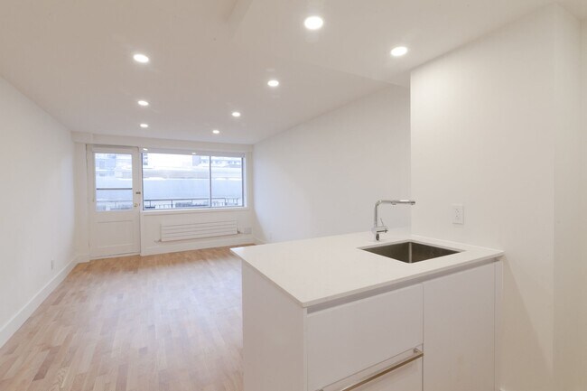 Photo - 3460 Rue Durocher Unit 602