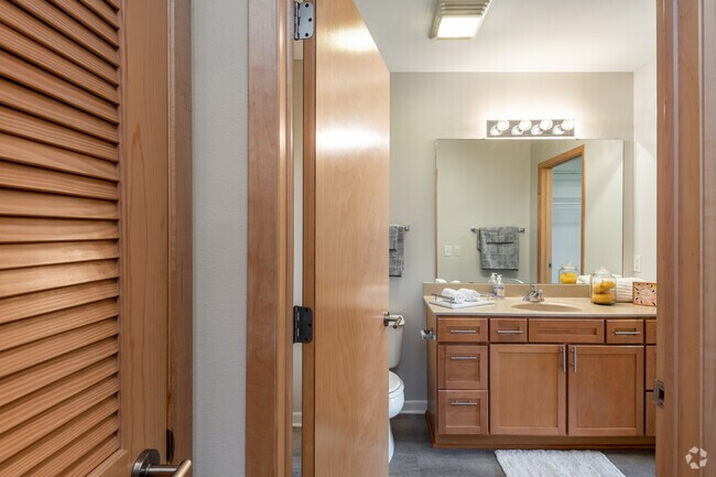 2BR, 2BA - 1,150SF
