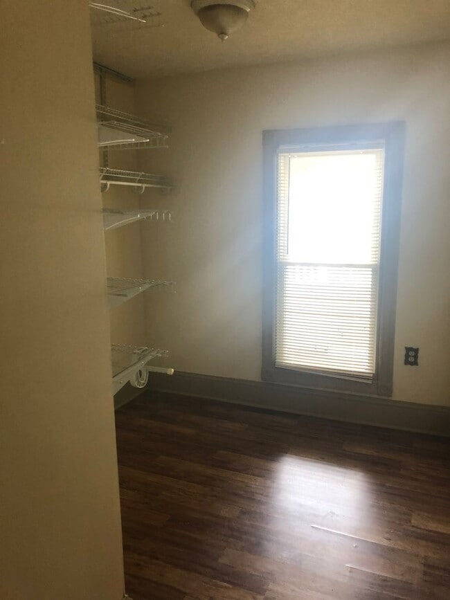 Building Photo - 356 Arch St Unit 356 1/2