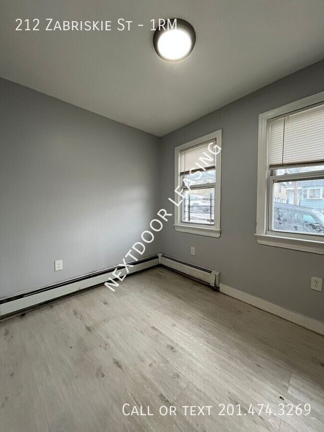 Photo - 212 Zabriskie St Unidad 1RM