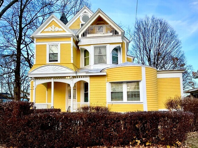 Photo - 25 Woodlawn Ave Unit 5