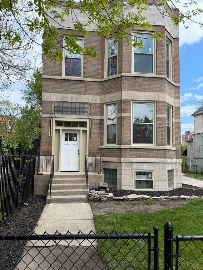 Building Photo - 7535 S Coles Ave